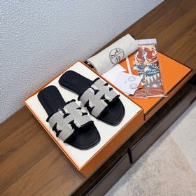 品牌 ：HERMES 顔色 ：經典全色系 編號 ：H8018-33 跟高 ：1c