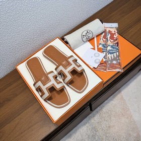 品牌 ：HERMES 顔色 ：經典全色系 編號 ：H8018-8 跟高 ：1cm