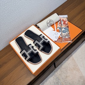 品牌 ：HERMES 顔色 ：經典全色系 編號 ：H8018-8 跟高 ：1cm