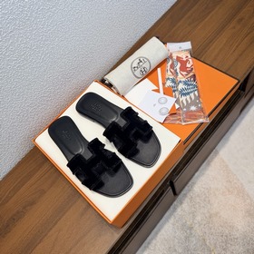 品牌 ：HERMES 顔色 ：經典全色系 編號 ：H8018-35 跟高 ：1c