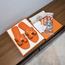 品牌 ：HERMES 顔色 ：經典全色系 編號 ：H8018-5 跟高 ：1cm