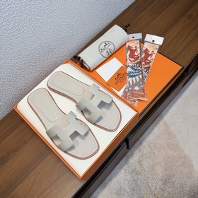 品牌 ：HERMES 顔色 ：經典全色系 編號 ：H8018-1 跟高 ：1cm