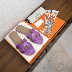品牌 ：HERMES 顔色 ：經典全色系鳄魚壓紋 編號 ：H8018-1 跟高
