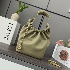 Loewe  小號 納帕羊皮Squeeze手袋 一款精緻而柔美的全新手袋，采用