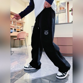羅意威 頂級貨品 2026春夏新款休閑褲！官網同步發售。品牌經典LOGO休閑褲
