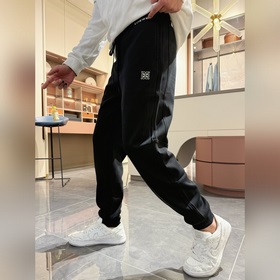 羅意威 頂級貨品 2026春夏新款休閑褲！官網同步發售。品牌經典LOGO休閑褲