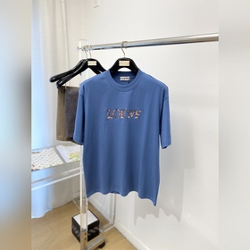 羅意威、2026新品短袖T恤，帥氣時尚，胸前精緻刺繡字母logo，簡約百搭款。面