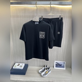 LOEWE羅意威 新款男士圓領短袖短褲套裝系列！高級感滿滿！細節精緻高檔，空氣層