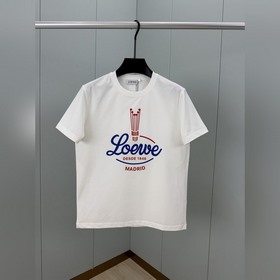 Loewe.羅意威 SS26春夏新品經典标志印花标識短袖T恤，正面飾有經典LOE