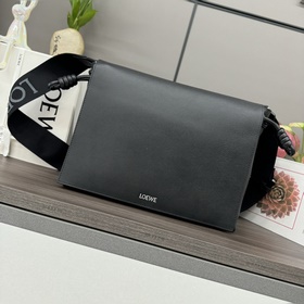 Loewe  亮面柔軟牛皮革Flamenco satchel郵差包 這款手袋将