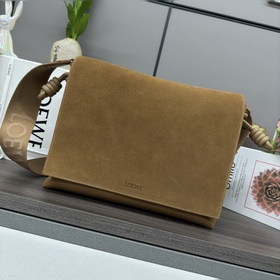 Loewe 新款 絨面牛皮革 Flamenco satchel手袋 這款手袋将