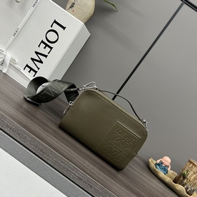 Loewe  新款 小盒子 相機包  男女同款 橫款相機包 一款功能性手袋