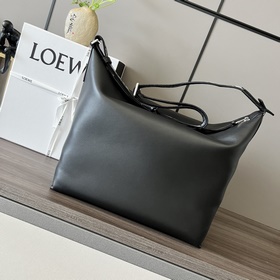 Loewe  新款 柔軟光滑牛皮革和提花布CUBI 手袋 CUBI斜挎包是一