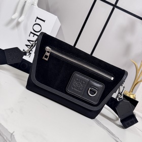 Loewe  迷你帆布和絨面革Flex郵差包 采用梯形折疊翻蓋，搭配寬肩帶，飾