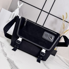 Loewe 高品質 (全鋼五金)新款 中號帆布和磨砂絨面革Flex郵差包 采用
