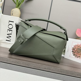 Loewe (男款)中號柔軟牛皮革Puzzle 手袋 新色 Loewe 推出