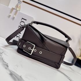 Loewe  新款 機車包 小號亮面牛皮革 Puzzle Biker 手袋Pu