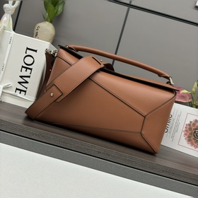 Loewe 大號 牛皮革Puzzle Edge 手袋 全面升級專櫃同步最新版本