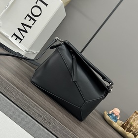 Loewe 新版本 mini柔軟牛皮革Puzzle Edge手袋 Loewe