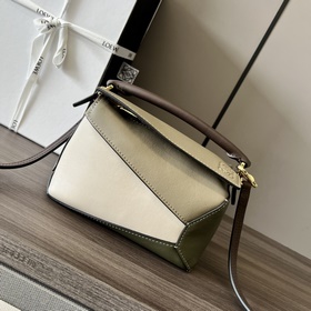 Loewe 迷你納帕牛皮革Puzzle Edge 手袋 Loewe 推出的首