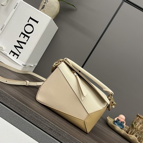 Loewe 新款 最新拼色牛皮革mini Puzzle手袋 Loewe  推