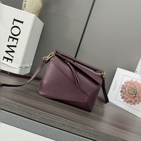 Loewe 新版本 mini柔軟牛皮革Puzzle Edge手袋 Loewe