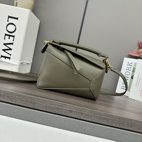 Loewe 新版本 mini柔軟牛皮革Puzzle Edge手袋 Loewe