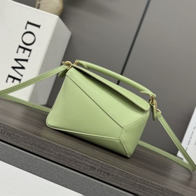 Loewe 新版本 mini柔軟牛皮革Puzzle Edge手袋 Loewe