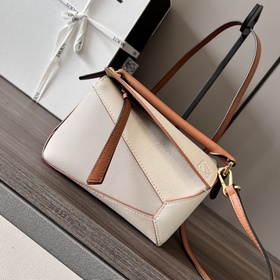 Loewe 迷你納帕牛皮革Puzzle Edge 手袋 Loewe 推出的首