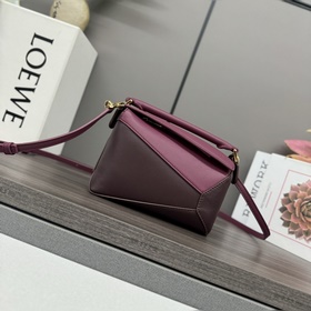 Loewe 新款 最新拼色牛皮革mini Puzzle手袋 Loewe  推