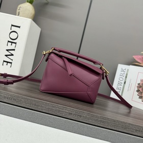 Loewe 新款 最新 牛皮革mini Puzzle手袋 Loewe  推出