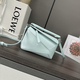 Loewe 新版本 mini柔軟牛皮革Puzzle Edge手袋 Loewe