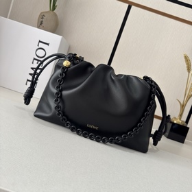Loewe  柔軟納帕羊皮革 Flamenco Purse 福袋 采用褶皺設計