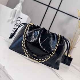 Loewe  中號鳄紋牛皮革Flamenco Purse 手拿包 采用鹿皮革制