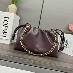 Loewe  柔軟納帕羊皮革 Flamenco Purse 福袋 采用褶皺設計