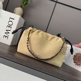 Loewe  中號磨砂皮Flamenco Purse 手拿包 采用鹿絨磨砂皮制