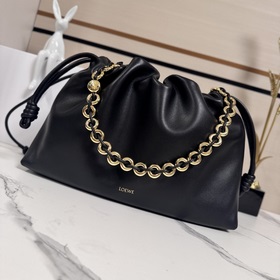 Loewe  新款 大號柔軟納帕羊皮革 Flamenco Purse 福袋 采