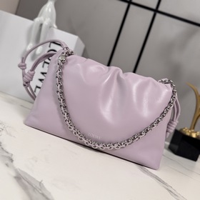 Loewe  柔軟納帕羊皮革 Flamenco Purse 福袋 采用褶皺設計
