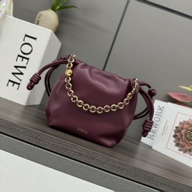 Loewe  迷你柔軟納帕羊皮革 Flamenco Purse 福袋 采用褶皺