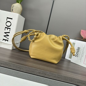 Loewe  迷你柔軟納帕羊皮革 Flamenco Purse 福袋 采用褶皺