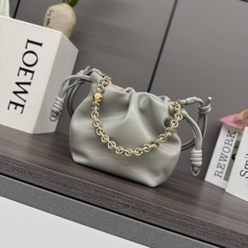 Loewe  迷你柔軟納帕羊皮革 Flamenco Purse 福袋 采用褶皺