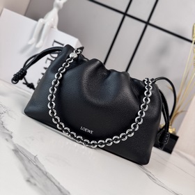 Loewe  中號鹿皮革Flamenco Purse 手拿包 采用鹿皮革制成，