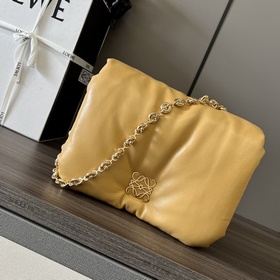 Loewe 2023 閃亮納帕羊皮革Puffer Goya手袋 新款 受到了G
