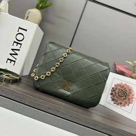 Loewe  複褶閃亮納帕羊皮革 Puffer Goya 手袋 受到了 Goy