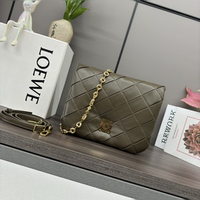 Loewe  複褶閃亮納帕羊皮革 Puffer Goya 手袋 受到了 Goy
