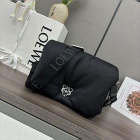 Loewe 尼龍Puffer Goya手袋 新款 受到了Goya美學和關鍵細節