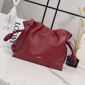 Loewe 新版本 納帕牛皮革Flamenco 福袋 手拿包 采用拉繩收緊 并