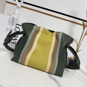 Loewe 新版本 Flamenco Landscape福袋 以柔軟材質制造就