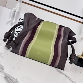 Loewe 新版本 Flamenco Landscape福袋 以柔軟材質制造就