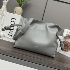 Loewe 新版本 納帕牛皮革Flamenco 福袋 手拿包 采用拉繩收緊 并